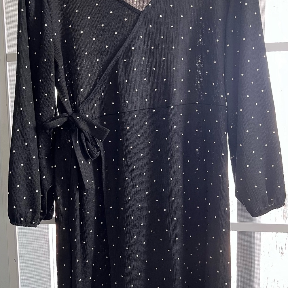 Beautiful dress for many occasions. - Picture 2 of 4